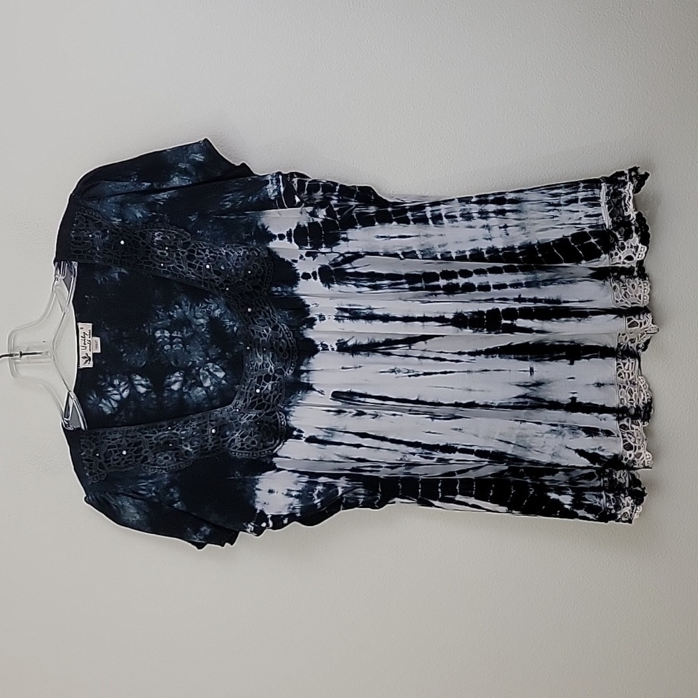 Unity Tie Dye Black, White & Gray Butterfly Short Sleeve Crocheted Trim Top S